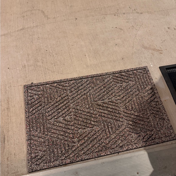 Black and White Geometric Pattern Rug - Picture 2 of 4